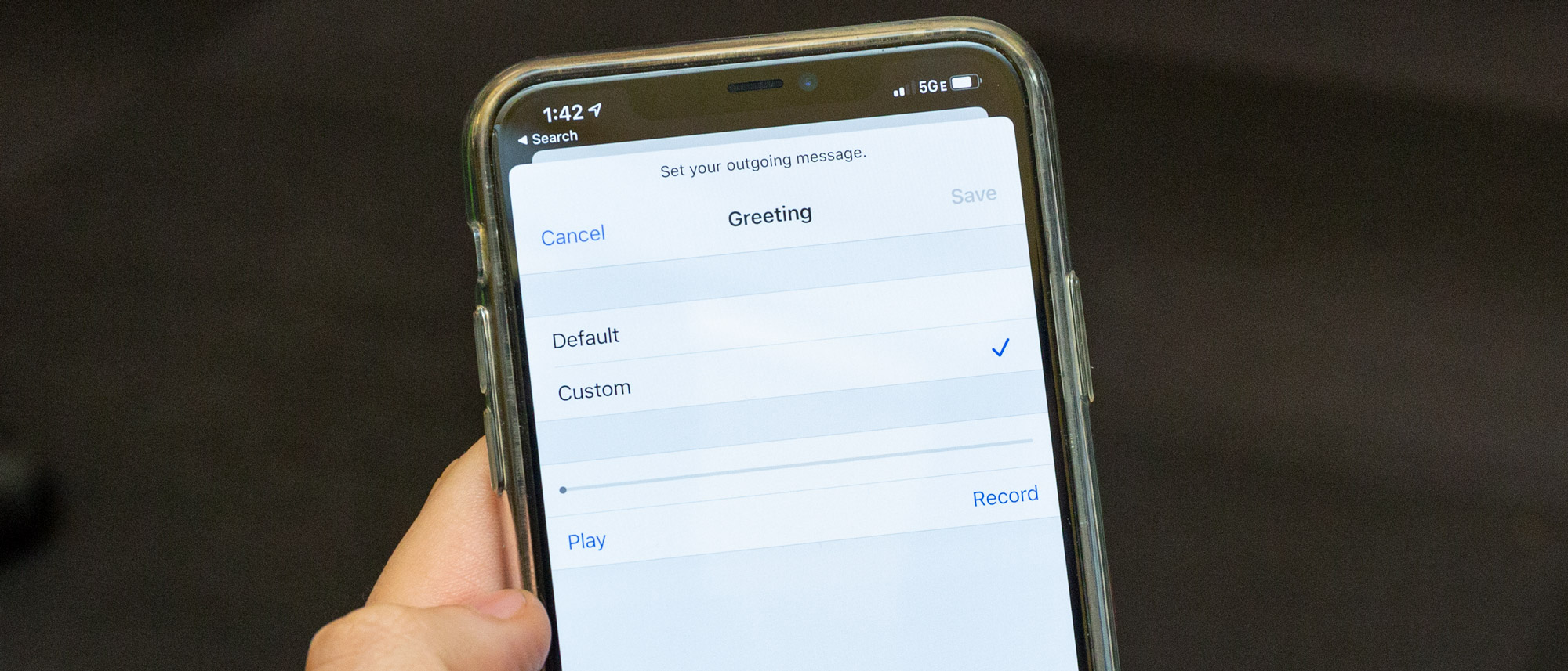 How To Set Up Voicemail on iPhone (Here’s Everything You Need to Know)